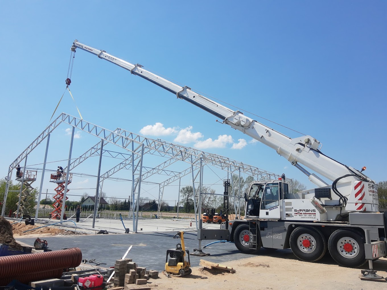 Montaż konstrukcji stalowych